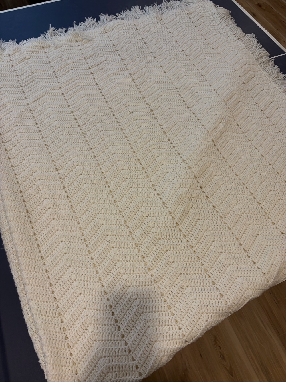 Hand crocheted bedspread with fringe - Picture 2 of 3